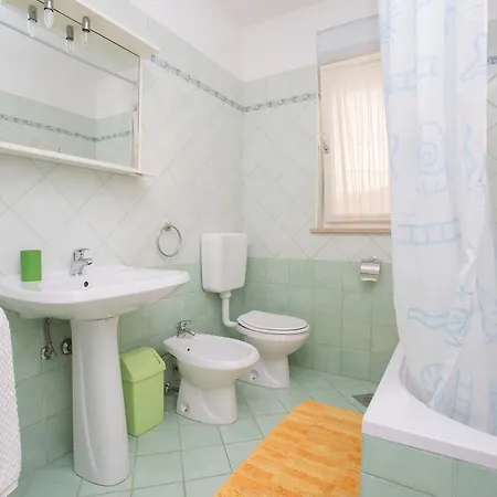 In 16871 Apartament *